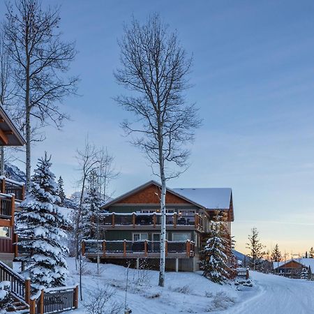 Lush Mountain Accommodations Golden Exterior photo