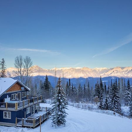 Lush Mountain Accommodations Golden Exterior photo