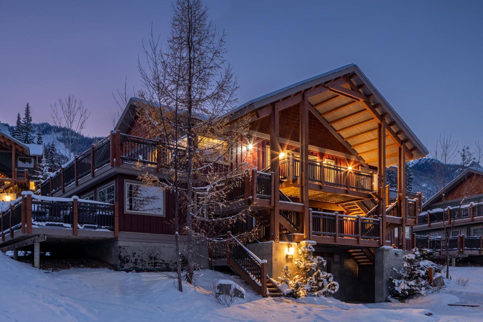 Lush Mountain Accommodations Golden Exterior photo